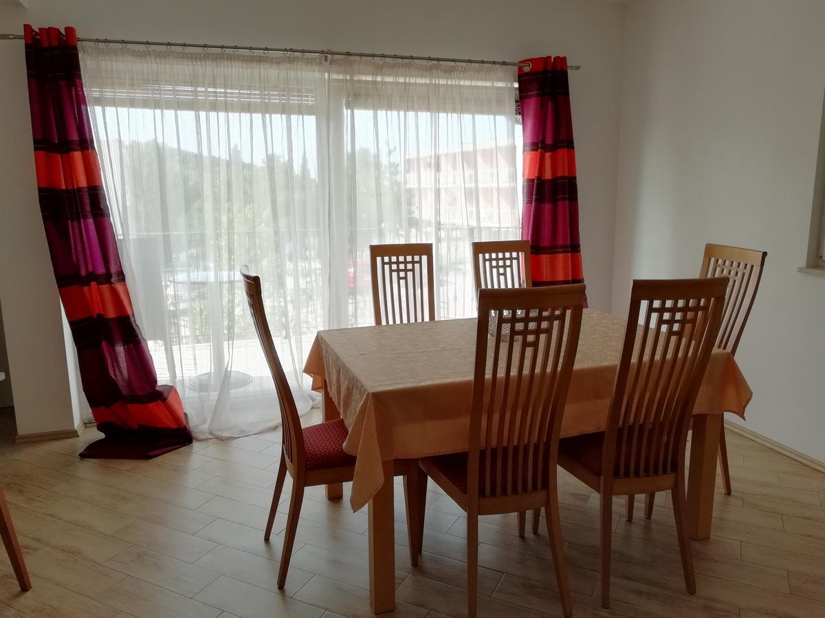 Apartment Greta,50 Meters To The Beach Баньоле Екстериор снимка