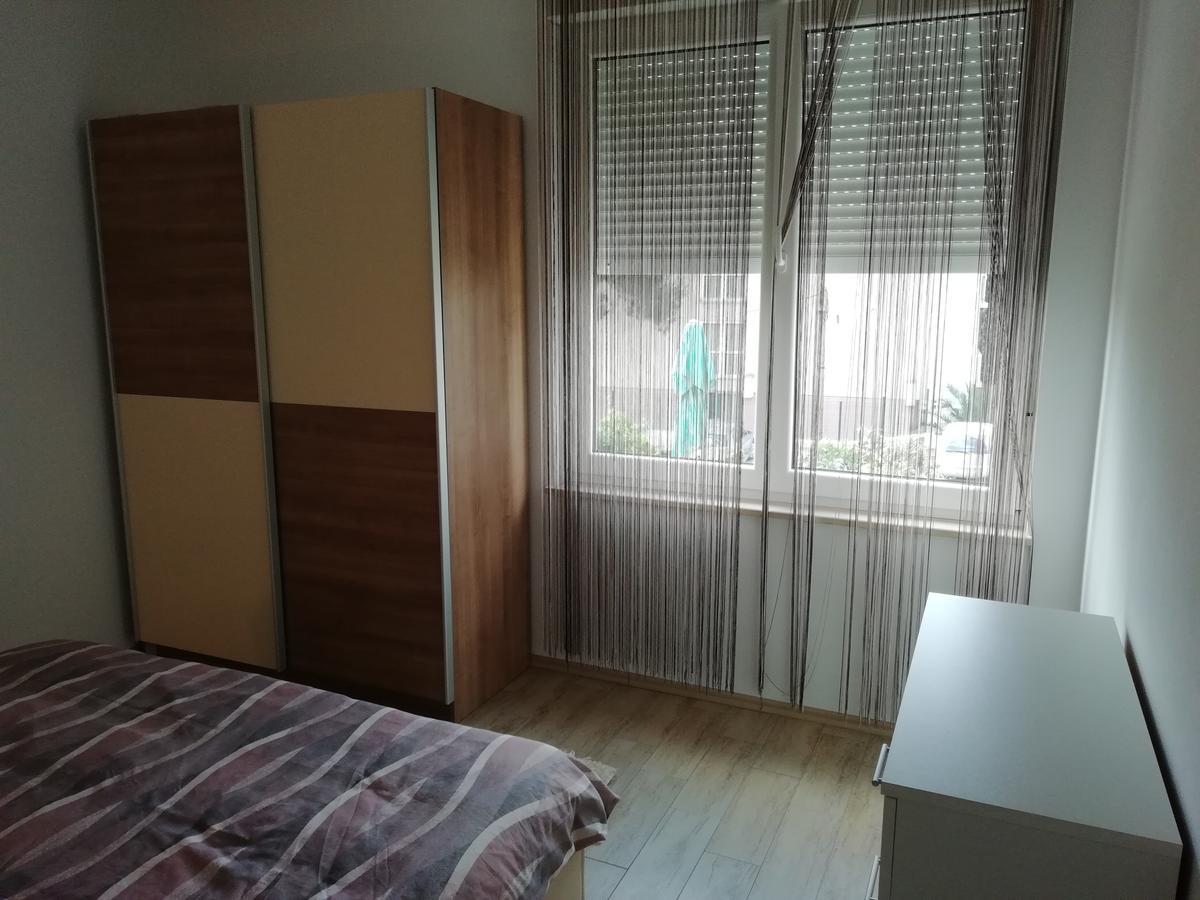 Apartment Greta,50 Meters To The Beach Баньоле Екстериор снимка